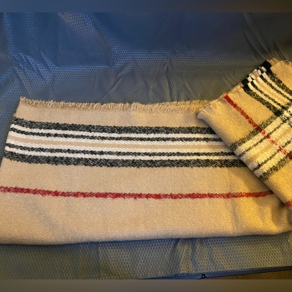 FRAAS Plaid Beige Scarf - Never Used - NWOT Gorgeous pattern! OS - Picture 4 of 7